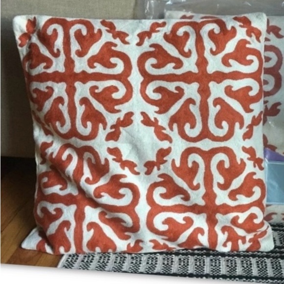 ONE  Safavieh Moroccan Sunburst Euro Orange 24”x24” - Picture 3 of 3